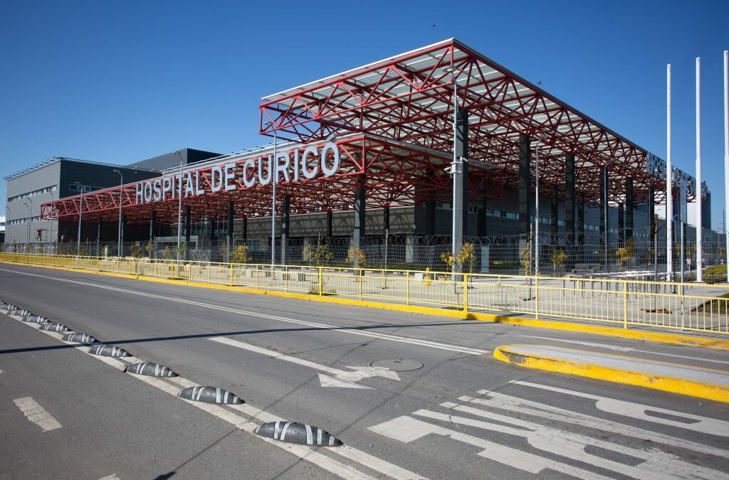 Hospitales públicos en crisis: atención en carpas, sin electricidad para operar y retrasos en obras