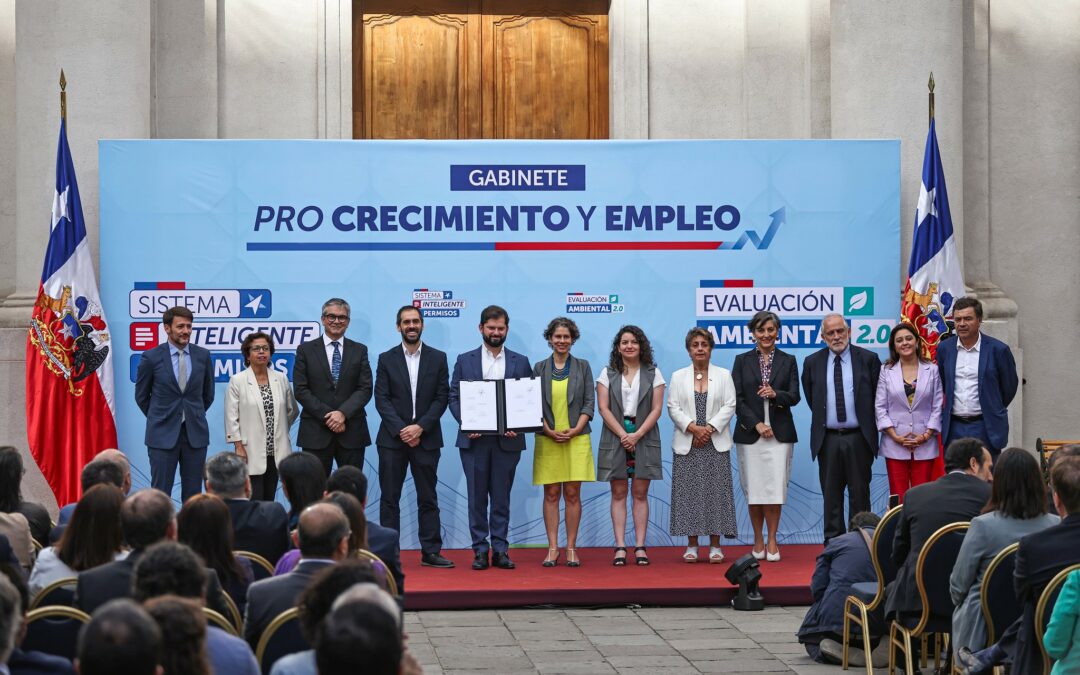 Gobierno lanza dos reformas para reducir la permisología y agilizar los proyectos de inversión