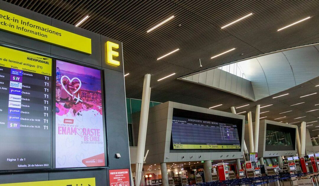 Tráfico de pasajeros en el Aeropuerto de Santiago subió 25% en 2023 y llegó casi a los niveles previos a la pandemia