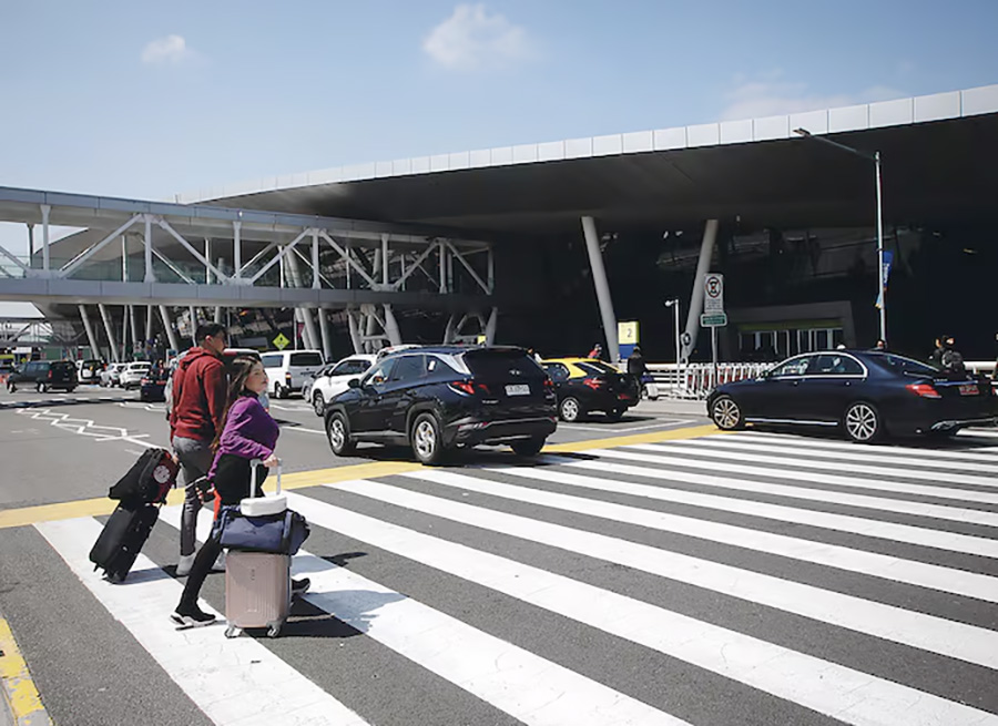 Tráfico aéreo del Aeropuerto de Santiago vuelve a romper récord histórico a septiembre